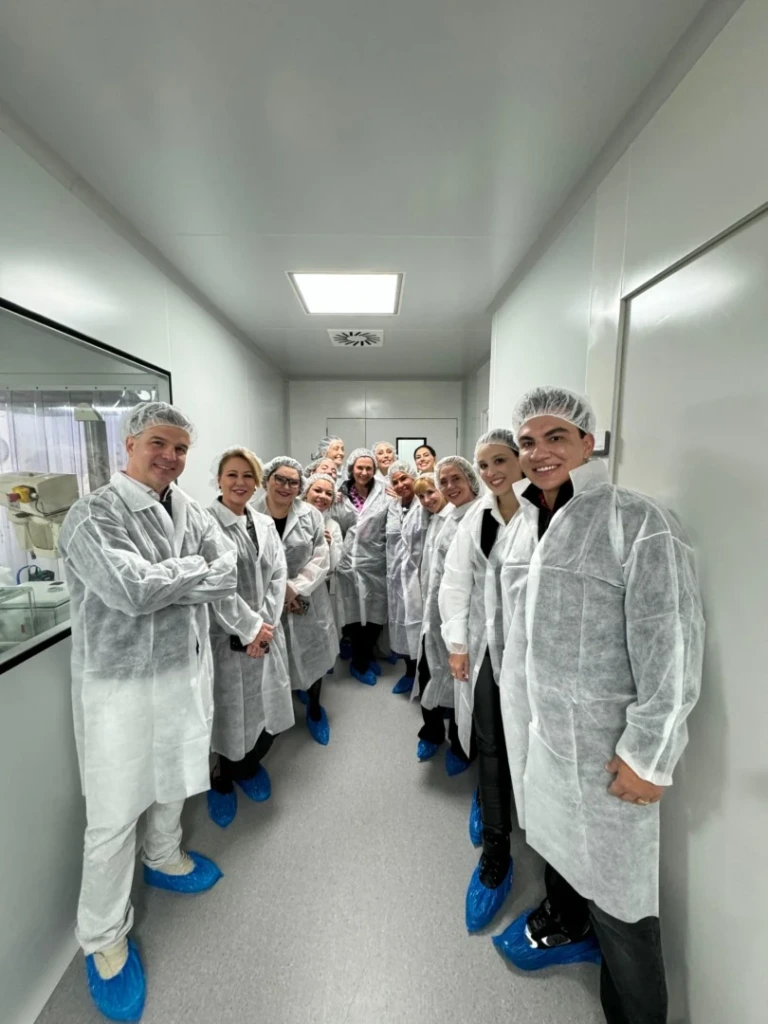 Suprema MED – Espanha 2024 | Uma imersão no laboratório de +125 anos e a noite mais memorável em Madri Suprema MED - Espanha 2024 | Uma imersão no laboratório de +125 anos e a noite mais memorável em Madri